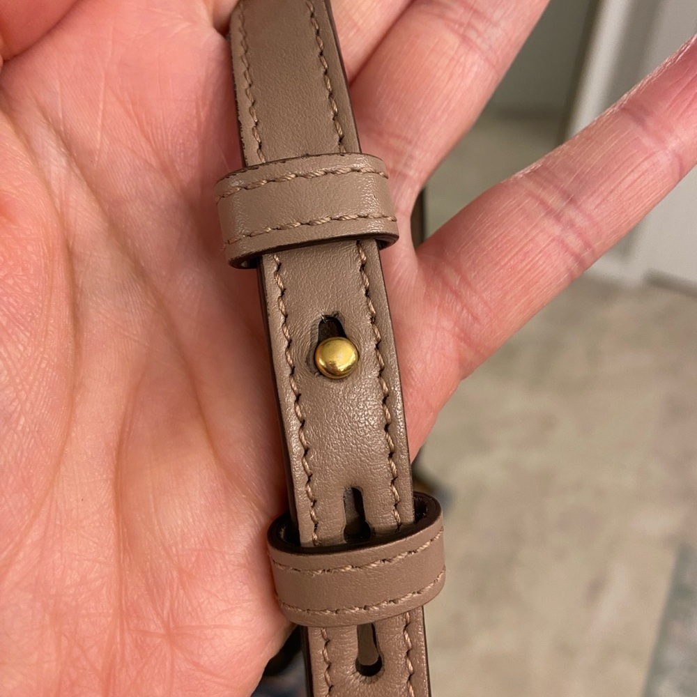 Gucci Marmont Camera Bag - Picture 9 of 16